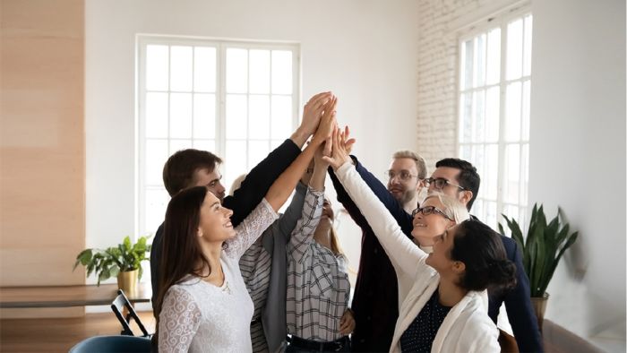 Team Bonding là gì, những hoạt động gắn kết đồng nghiệp nhân viên văn phòng 3 Team Bonding là gì, những hoạt động gắn kết đồng nghiệp nhân viên văn phòng