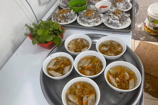 Cuối tuần ăn bánh cuốn Đội Cấn gia truyền Cuối tuần ăn bánh cuốn Đội Cấn gia truyền